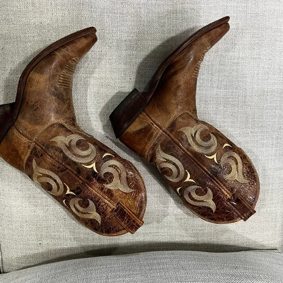 Justin Boots Distressed Brown Western Boots - Picture 3 of 7